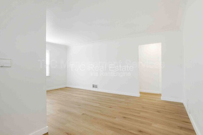 Foto del edificio - 1741 Newark St