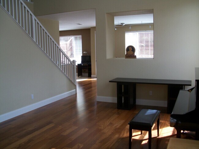 Foto del edificio - Beautiful 3BR/2.5BA Home in the Heart of C...