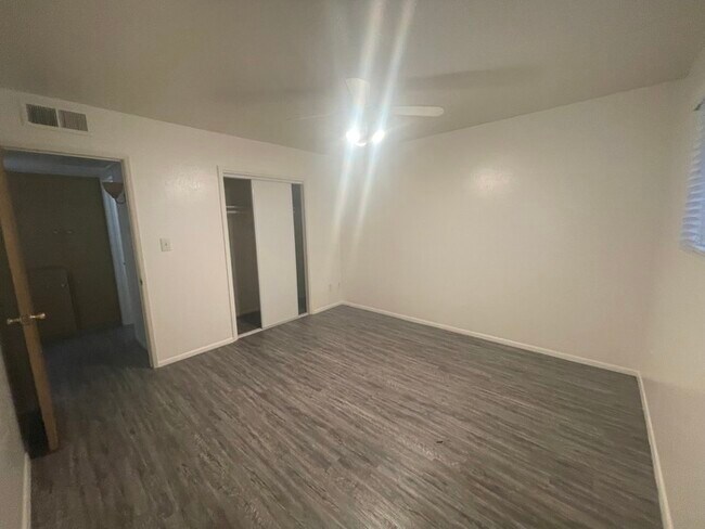 Foto del edificio - Large 2bed/1 bath located in Mid-Town