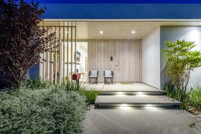 Foto del edificio - 2218 Glencoe Ave