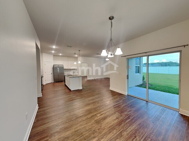 Foto del edificio - 1029 Lake Trudy Dr