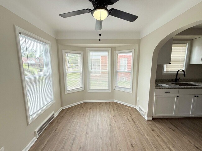 Building Photo - Renovated 3-Bedroom Home – We Welcome Sect...