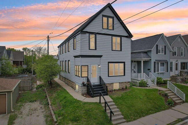 Front Exterior - 351 E Deer Pl