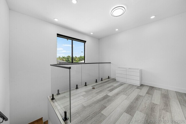 Foto del edificio - 641 Marshall Rd