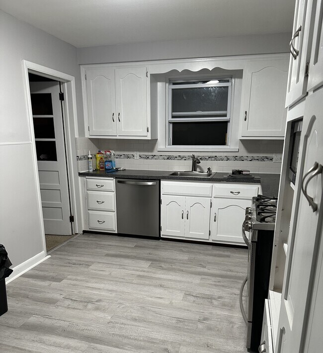 Kitchen - 52 High St