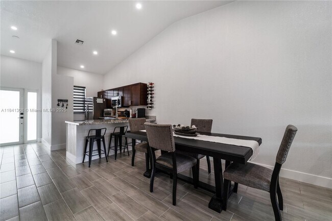 Foto del edificio - 6711 NW 193rd Ter