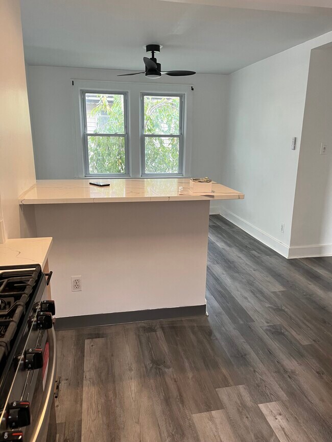 Foto del edificio - 337 Saint Lawrence Ave