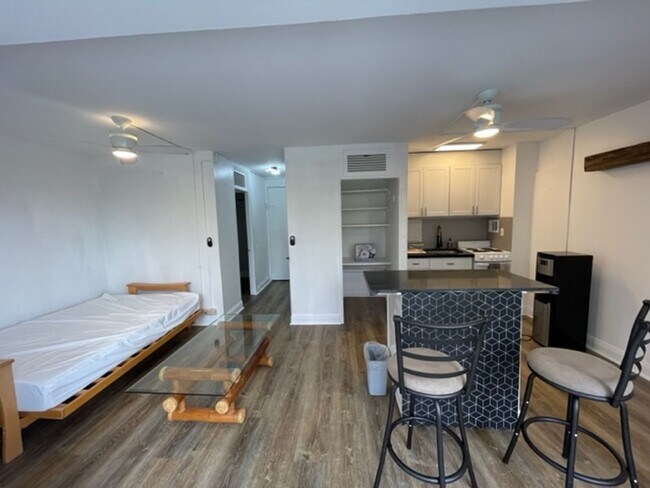 Foto del edificio - Cute Studio Waikiki- Furnished/ ALL Utilti...