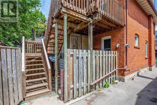 Building Photo - 16 Eastbourne Ave