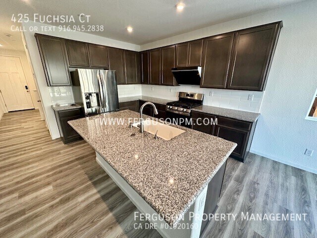 Foto del edificio - 425 Fuchsia Ct