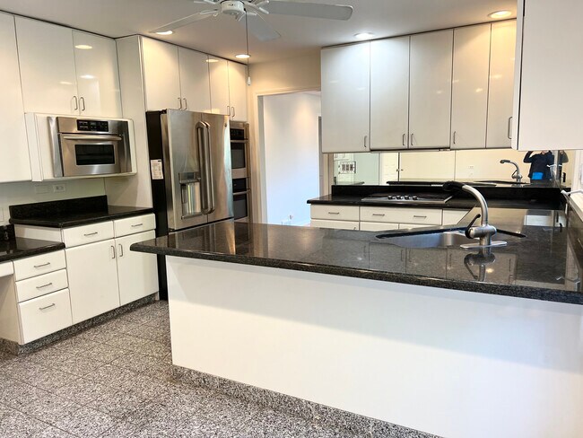 Foto del edificio - 1050 E Lake Ave