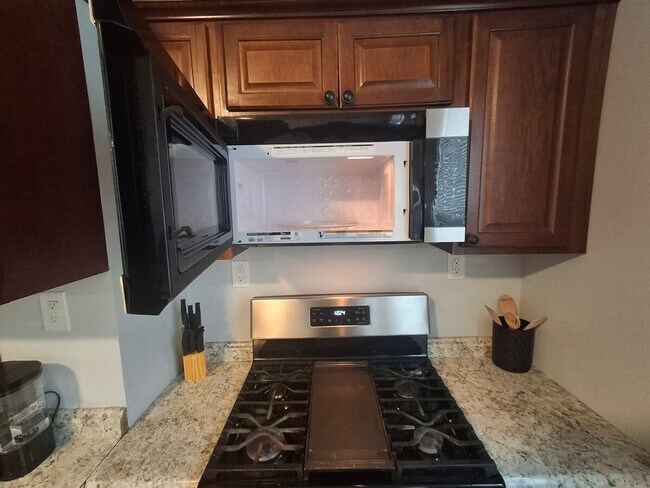 Foto del edificio - 474 Manton Ave