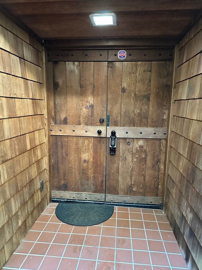 Foto del edificio - Redwood Cabin Retreat Steps from the Pacific Ocean, Moonstone Beach, CA