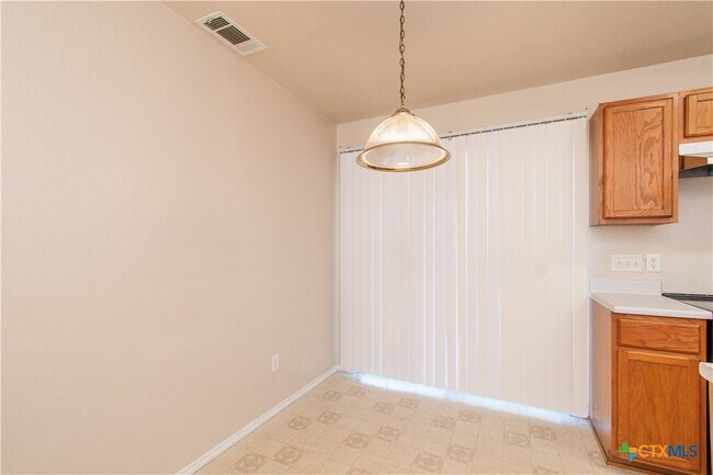 Foto del edificio - 5701 Redstone Dr