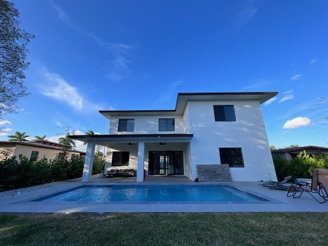 Foto del edificio - 6422 Coral Way