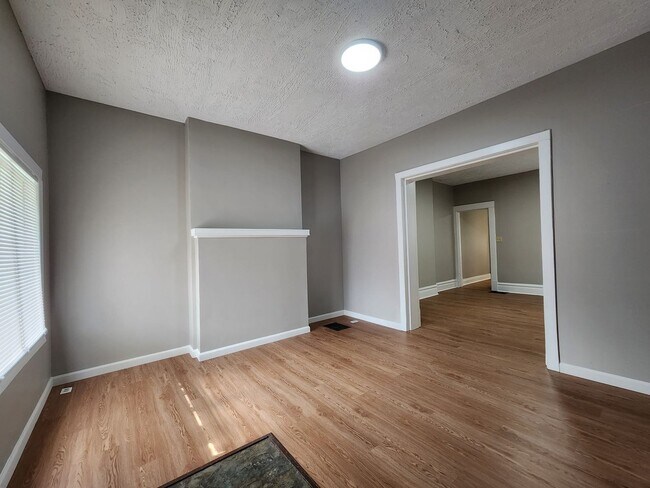 Building Photo - 363 Midland Ave