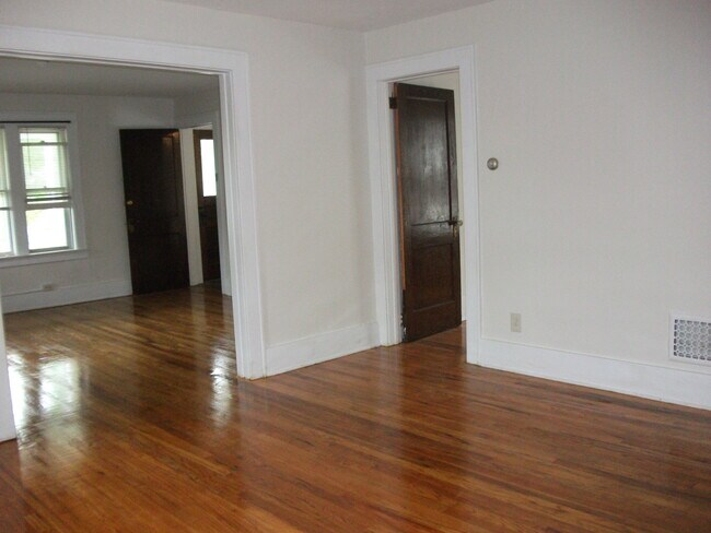 Building Photo - 232 Kensington Pl