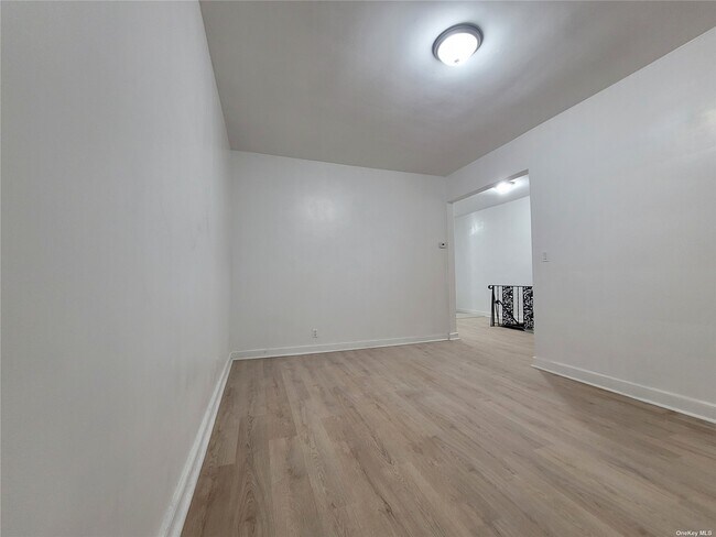 Foto del edificio - 45-18-45157 157th St