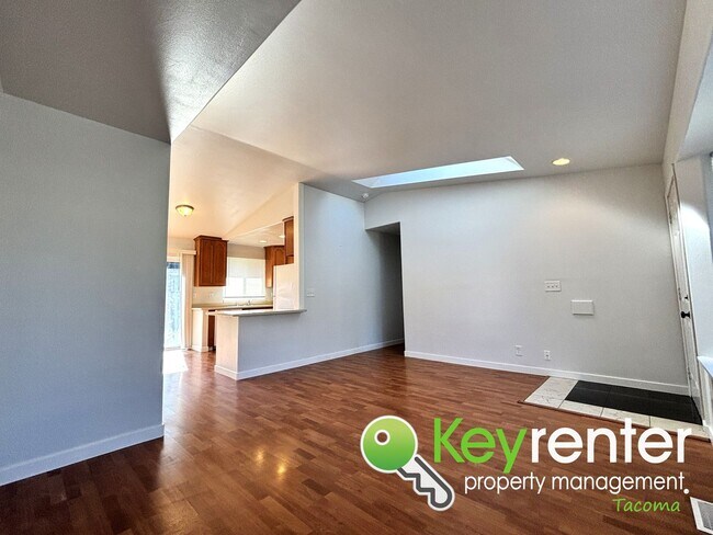 Building Photo - Stylishly Updated Lakewood Duplex Unit in ...