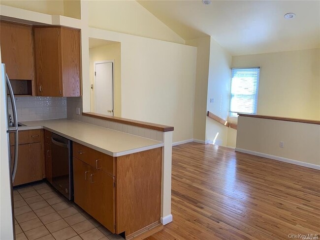 Building Photo - 8 Hickory Rd