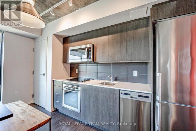 Photo du bâtiment - 105 Champagne Ave S