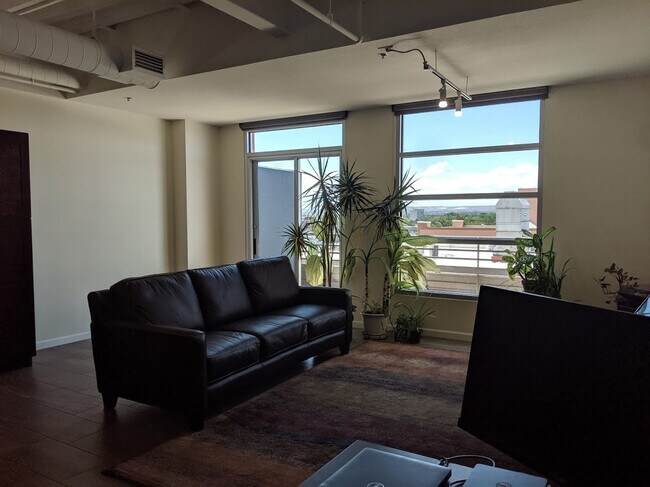 Building Photo - Downtown Living with great views