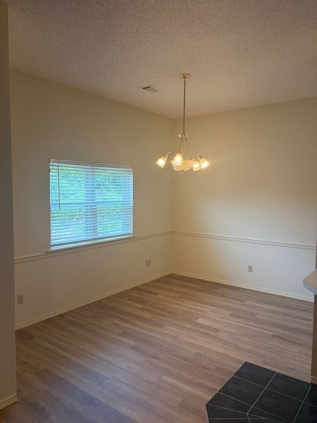 Building Photo - 908 Aspen Ave