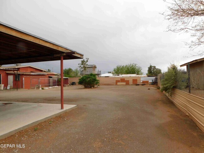 Foto del edificio - 14930 Karen Kay Dr