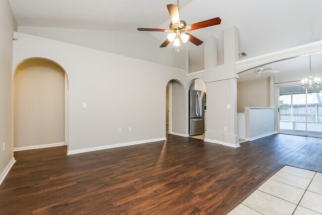 Foto del edificio - 7651 Harbor Lake Dr