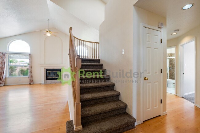 Foto del edificio - WOW CHECK OUT THIS AWESOME HOME IN RIVERVIEW ESTATES