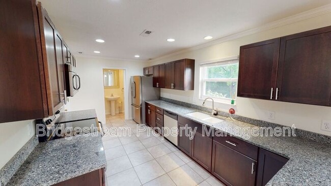 Building Photo - 355 Bishea Ct