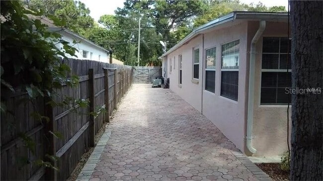 Foto del edificio - 4678 70th St N