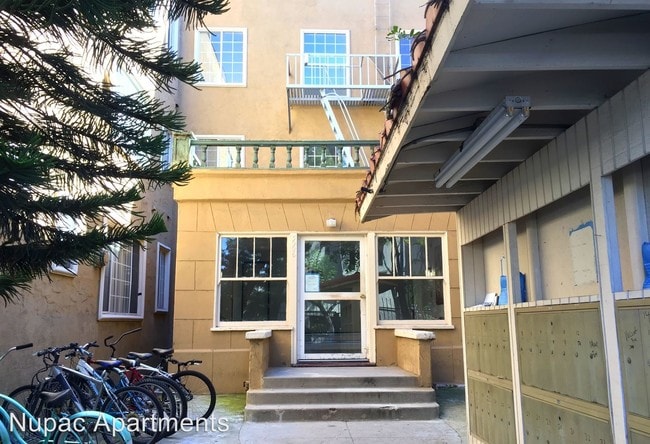 Building Photo - 3006 Royal St