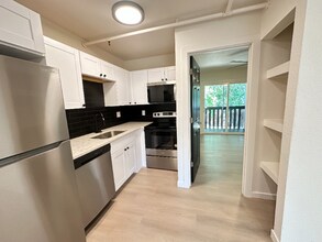 Building Photo - 1216 Maple St