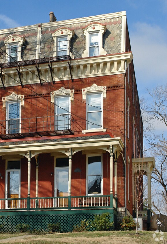 Primary Photo - 2613 Hemlock St