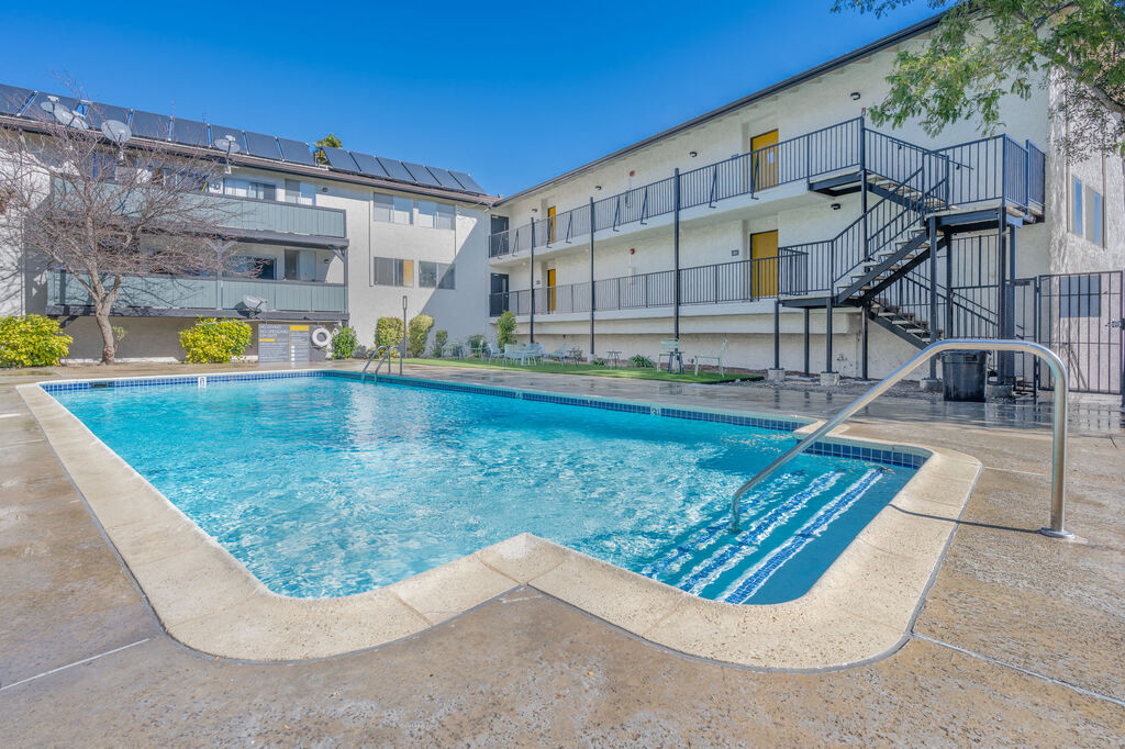 Foto principal - The Hills Apartments at Thousand Oaks