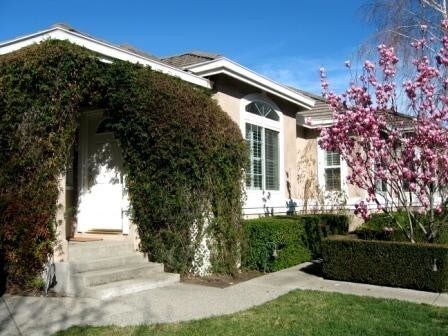 Private Entry - 12 Winship Ln