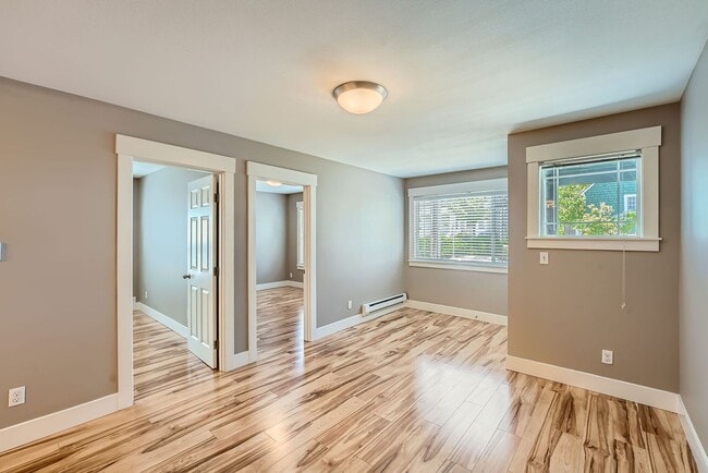Building Photo - Amazing 3bed/1bath Fourplex with Backyard!