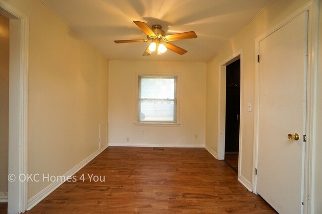 Building Photo - 2 Bed in The Village - Move In Ready