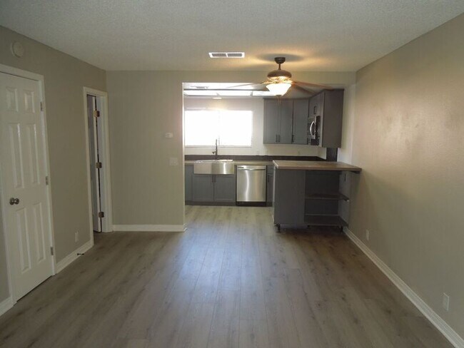 Building Photo - 28748 Calle Del Lago