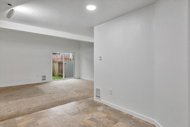 Building Photo - 2020 Hollow Dale Pl