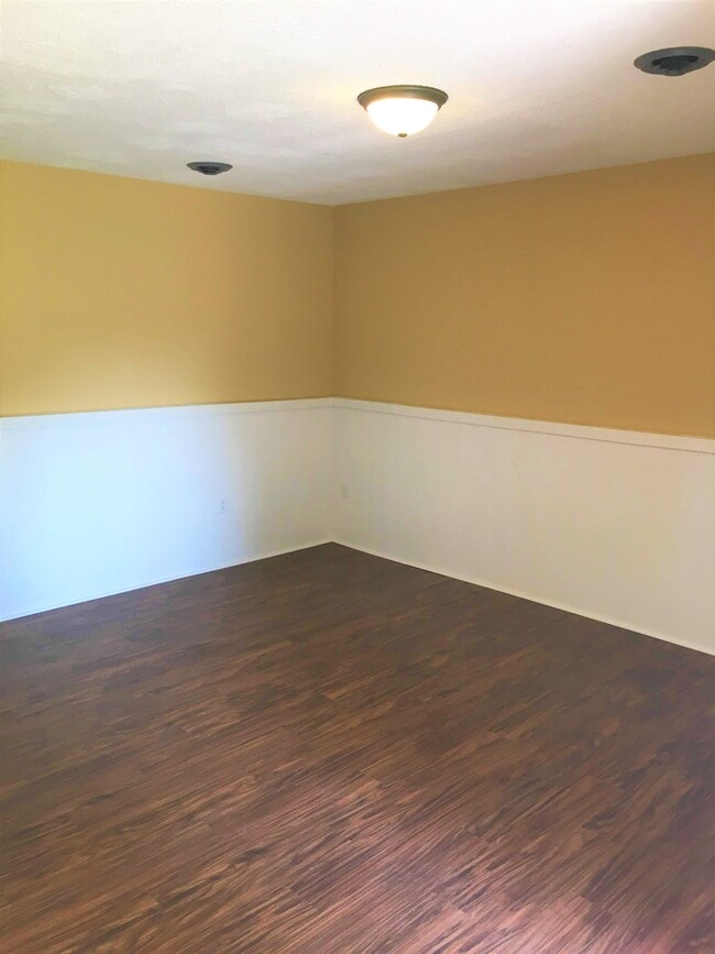 Building Photo - 225 Glendale Dr