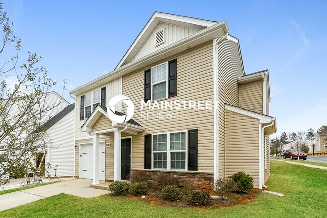 Foto del edificio - 3 Bedroom Pet-Friendly Home in Charlotte, NC with Main Street Renewal