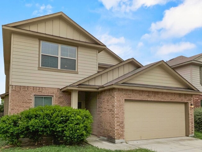 Building Photo - "Charming and Spacious Family Home"