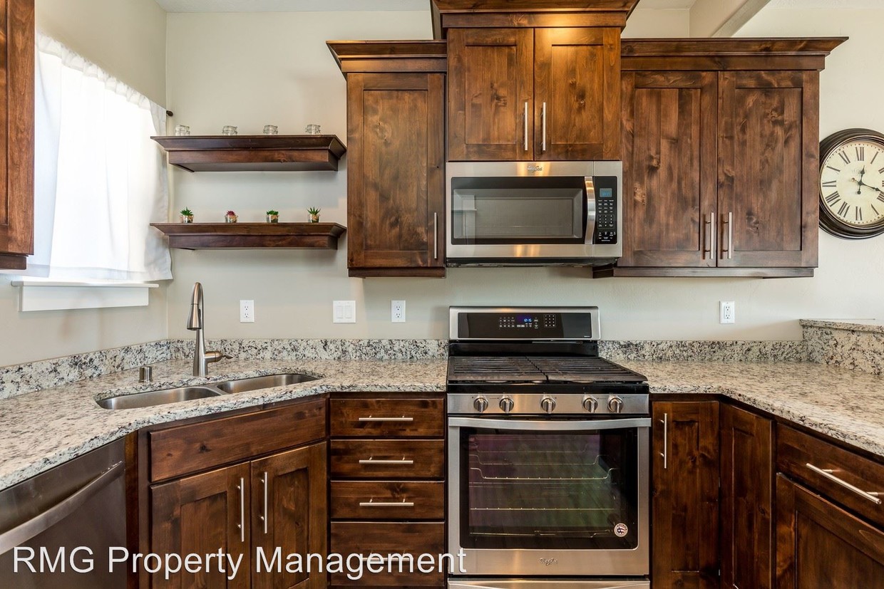 Foto principal - 4 br, 3.5 bath House - 2420 Khoury Lane