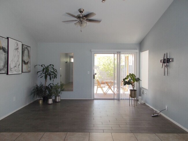 Building Photo - Beautiful 1-Story Home Near Desert Shores ...
