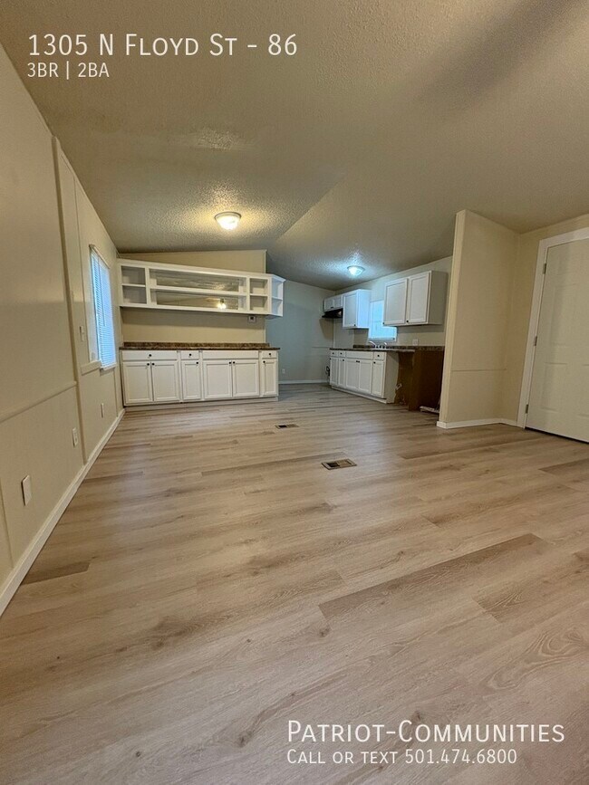 Building Photo - 1305 N Floyd St