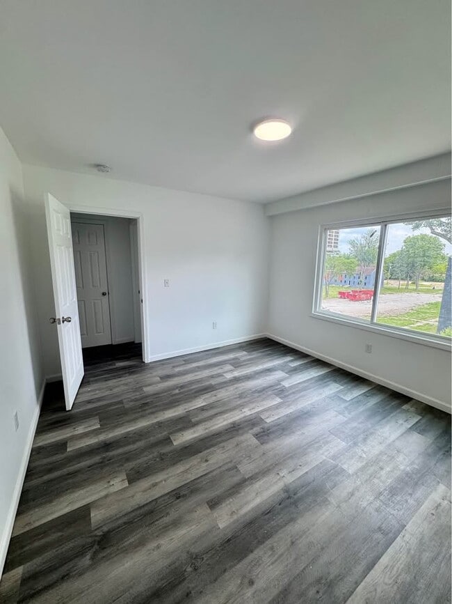 Building Photo - Bradley Apartments