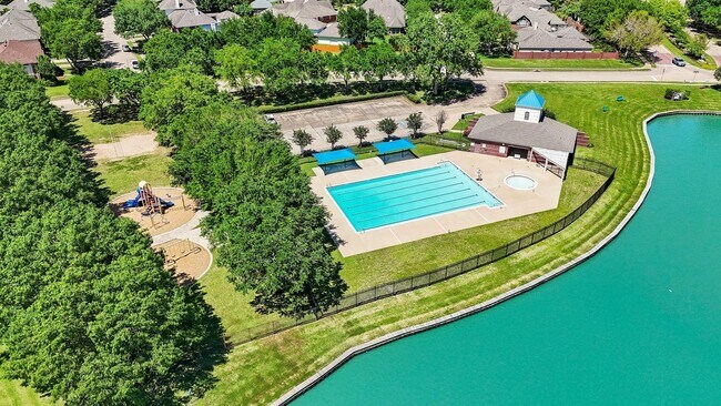 Building Photo - 3531 Shoreview Ln