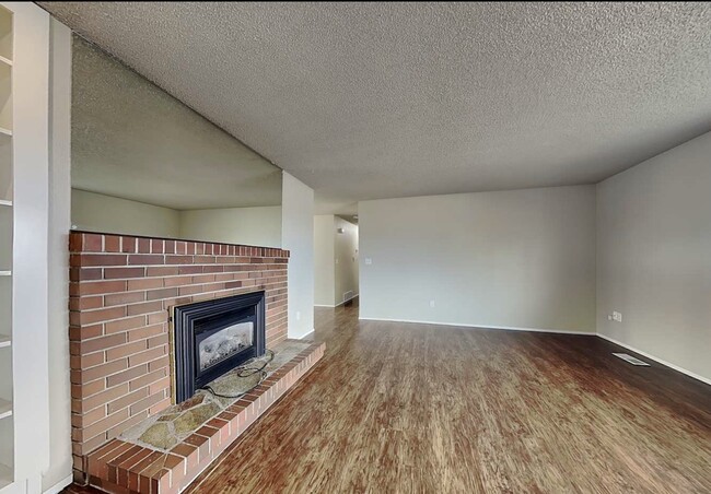 Building Photo - 2303 S Occident St